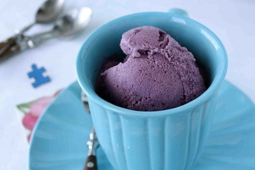 Blueberry Coconut Ice Cream in a turquoise mug.
