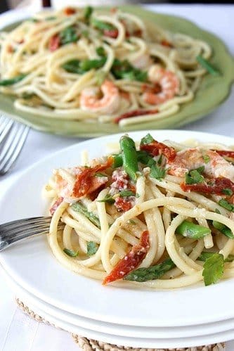 Shrimp, Sun-Dried Tomato & Asparagus Bucatini Recipe with White Wine & Garlic Sauce