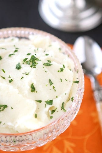 Adding these creamy low fat mashed potatoes to your recipe arsenal means you can make mashed potatoes more regularly, without the guilt! #mashedpotatoes #lowfat