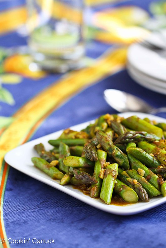 This 5-Ingredient Asparagus Recipe with Curry Sauce is a breeze to make! 47 calories and 1 Weight Watchers SmartPoint #vegetarian #healthy