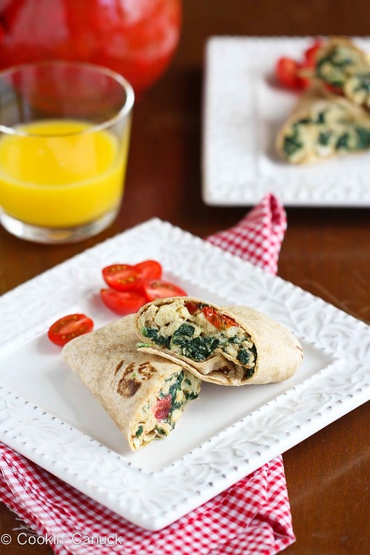 Scrambled Egg Wrap Recipe with Spinach, Tomato & Feta Cheese #recipe #healthy #breakfast