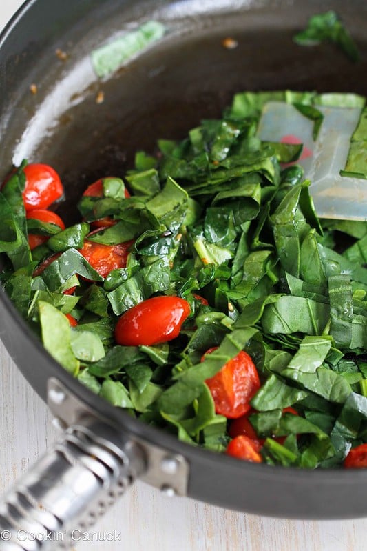 Scrambled Egg Wrap Recipe with Spinach, Tomato & Feta Cheese #recipe #healthy #breakfast