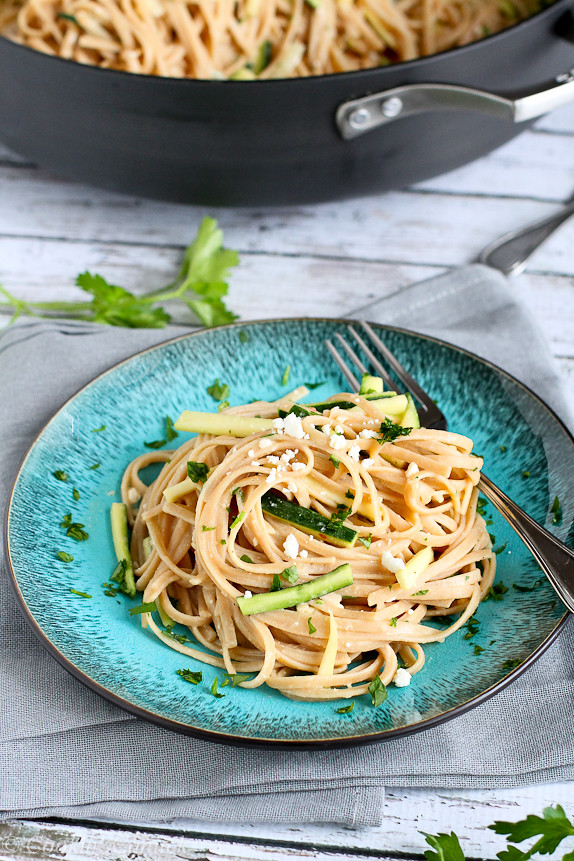 Hummus Linguini with Zucchini...An easy and flavorful vegetarian pasta recipe. 230 calories and 7 Weight Watcher PP | cookincanuck.com #healthy