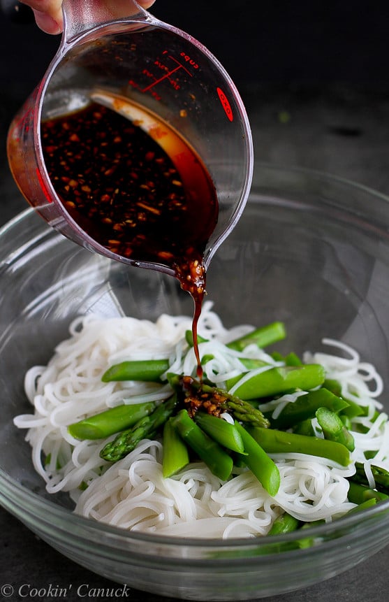 Rice Noodles with Chicken, Asparagus and Soy Ginger Sauce Recipe...Quick to make, with a fantastic soy ginger flavor. 181 calories and 4 Weight Watchers SmartPoints