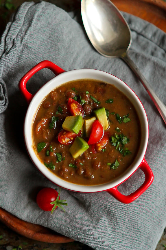 Slow Cooker Chipotle Lentil Soup with Avocado... Healthy & delicious, with very little prep time. 298 calories and 2 Weight Watchers Freestyle SP.com #recipe #vegan #vegetarian
