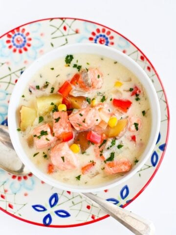 Light Salmon and Potato Chowder... A hearty soup that doesn’t blow the calorie bank! 322 calories and 4 Weight Watchers Freestyle SP