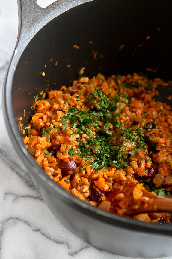 One-Pot Farro, Butternut Squash, & Dried Cherries... This is the fall side dish to beat all others! 156 calories and 4 Weight Watchers PP | cookincanuck.com #recipe #vegan