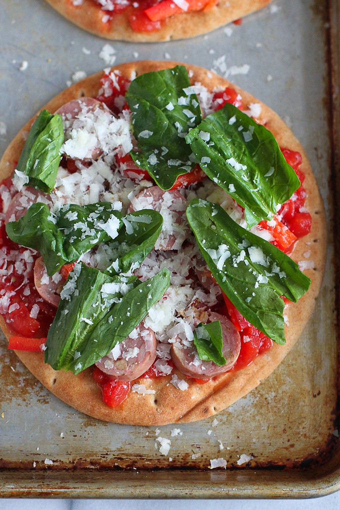 Whole Wheat Pita Pizza with Sausage & Spinach…Dinner in under 20 minutes! 251 calories and 7 Weight Watchers PP | cookincanuck.com #healthy
