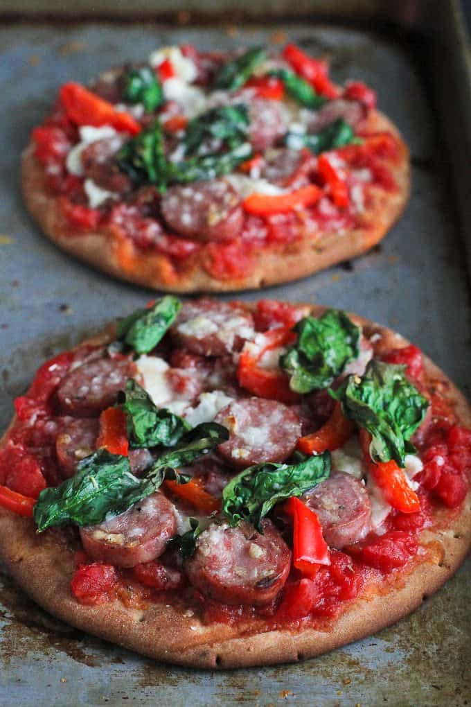 Whole Wheat Pita Pizza with Sausage and Spinach…Healthy dinner in 20 minutes! 251 calories and 7 Weight Watchers PP | cookincanuck.com