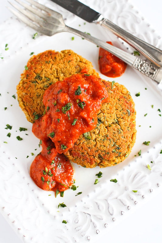 Baked Curry Lentil Cakes with Roasted Pepper Sauce Recipe…A satisfying, light vegan meal! 201 calories and 4 Weight Watcher Freestyle SP