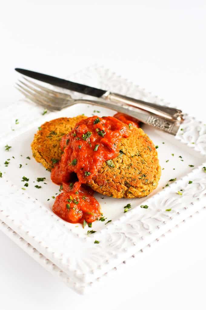 Baked Curry Lentil Cakes with Roasted Pepper Sauce Recipe…A satisfying, light vegan meal! 201 calories and 4 Weight Watcher Freestyle SP