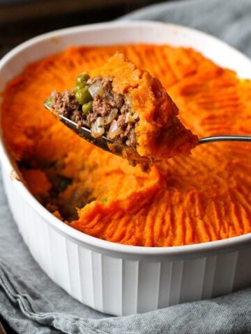 Sweet Potato & Bison Shepherd’s Pie…A hearty, classic casserole recipe with a twist! 310 calories and 8 Weight Watcher Freestyle SP