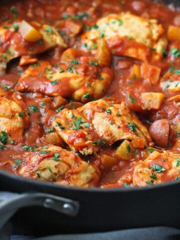 One-Pot Curry Tomato Chicken and Potatoes…Healthy, easy and the perfect recipe for a weeknight dinner recipe! 269 calories and 8 Weight Watchers Freestyle SP