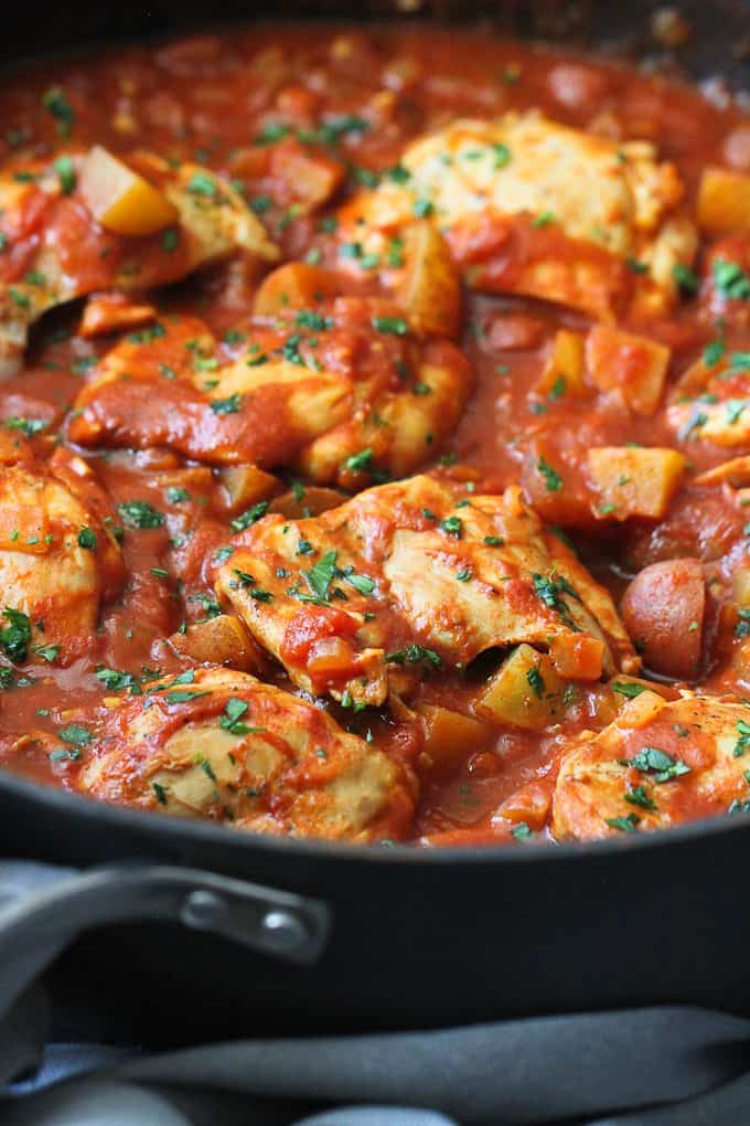 One-Pot Curry Tomato Chicken & Potatoes…Healthy, easy and the perfect recipe for a weeknight dinner recipe! 269 calories and 4 Weight Watchers SmartPoints