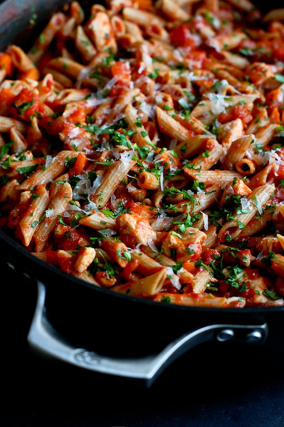 Skillet Whole Wheat Pasta with Chicken and Tomato Sauce…30 minute dinner!  240 calories and 6 Weight Watchers PP | cookincanuck.com #recipe #healthy