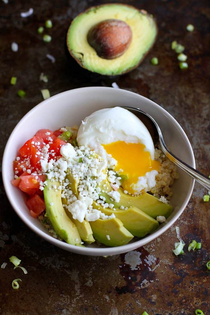 Quinoa Avocado Breakfast Bowl…A vegetarian breakfast bowl full of healthy fats and protein! 316 calories and 6 Weight Watchers Freestyle SP