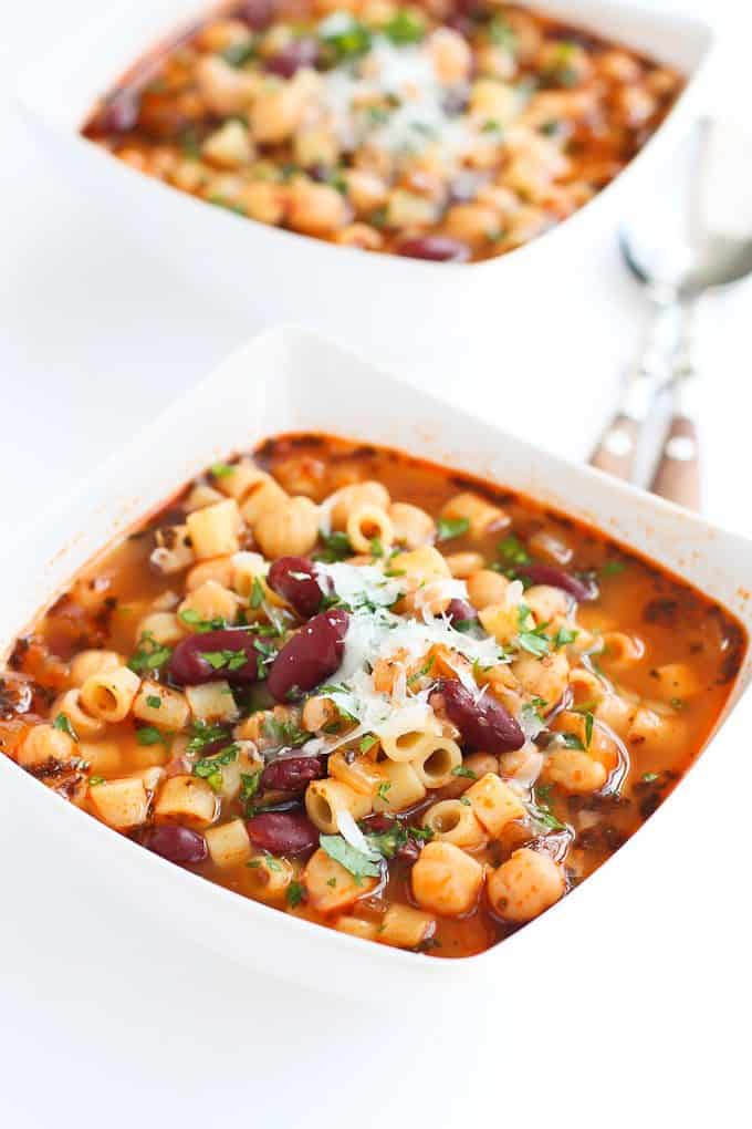 You have to love the simplicity of pasta e fagioli, aka Italian pasta and bean soup. It's comforting, healthy and will have your family begging for more. 242 calories and 5 Weight Watchers Freestyle SP #soup #pasta #beans