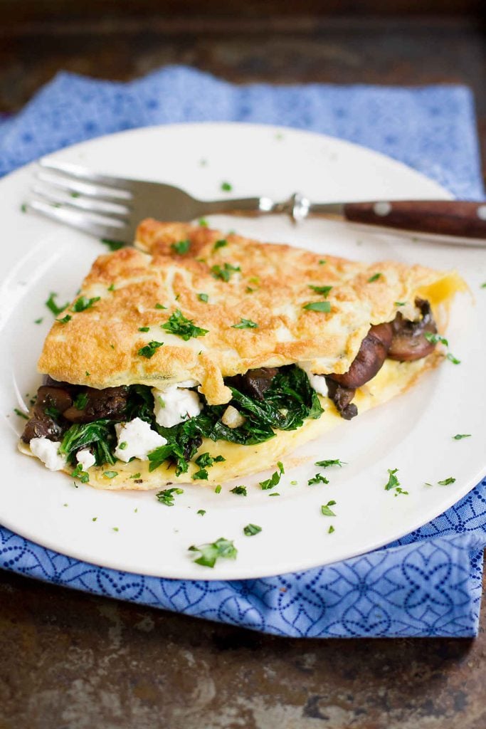 Kale, Goat Cheese and Mushroom Omelet Recipe…The flavors in this breakfast recipe will make you crave it over and over again! Plus, it’s full of nutrients. 219 calories and 5 Weight Watchers SmartPoints #VegItUp