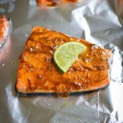Only 6 ingredients needed for this delicious, healthy curry salmon that can be made in minutes under the broiler! 320 calories and 2 Weight Watchers Freestyle SP