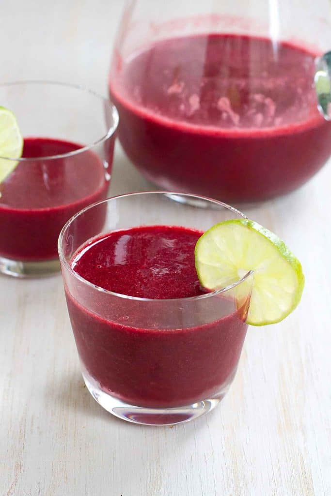 There’s nothing more refreshing than a cold, fruity drink! This Berry Ginger Agua Fresca is the perfect thing for sipping on the beach or poolside. 105 calories and 4 Weight Watchers Freestyle SP