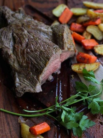 One-Pot Pot Roast with Roasted Vegetables…This classic Sunday night dinner recipe doesn’t get any easier. Lots of flavor and protein, with a healthy spin! 323 calories and 5 Weight Watchers Freestyle SP #potroast