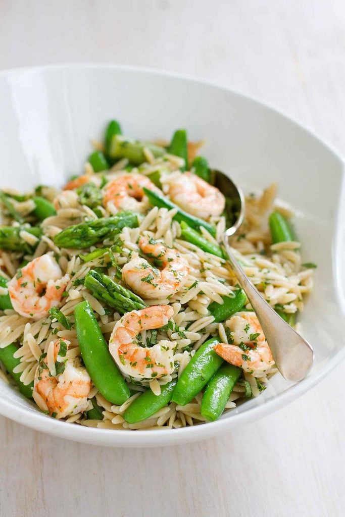 This Primavera Pasta Salad with Shrimp is fantastic for a light dinner or a picnic lunch! Packed with asparagus and snap peas. 292 calories and 6 Weight Watchers Freestyle SP