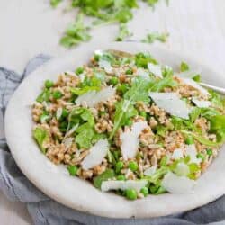 This easy whole grain Farro Salad with Peas and Arugula highlights the fresh flavors of spring! 152 calories and 4 Weight Watchers Freestyle SP