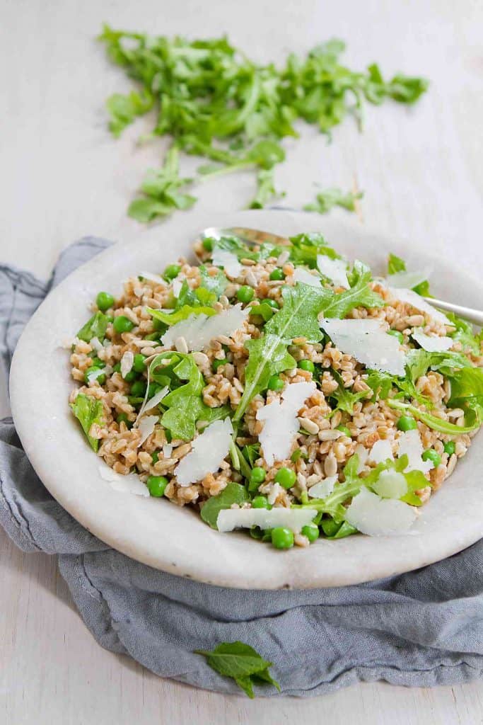 This easy whole grain Farro Salad Recipe with Peas and Arugula highlights the fresh flavors of spring! 152 calories and 4 Weight Watchers Freestyle SP