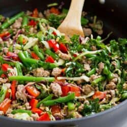 This Ground Turkey Stir-Fry with Greens Beans and Kale is a healthy, delicious 20 minute meal! 203 calories and 1 Weight Watchers Freestyle SP #easydinnerrecipes #weightwatchers #stirfry