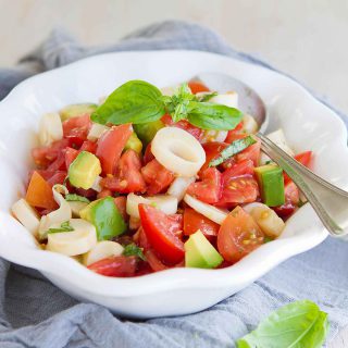 Have you ever tried a hearts of palm salad? This vegan salad, with tomato, avocado and a simple vinaigrette is perfect for a summertime side dish. 91 calories and 2 Weight Watchers Freestyle SP