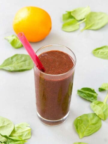 Sip on this Berry Green Smoothie for breakfast or to curb those afternoon munchies. Plenty of protein, fiber and antioxidants! 137 calories and 5 Weight Watchers Freestyle SP