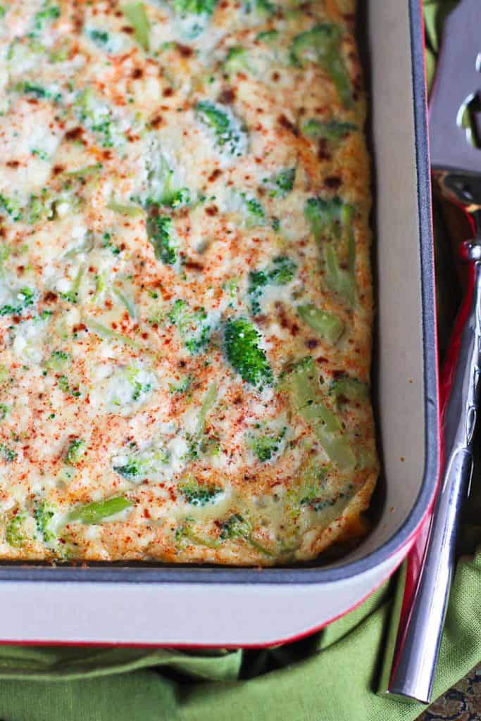 Baked Egg, Broccoli and Feta Breakfast Casserole…An easy vegetarian brunch (or dinner) recipe with a make-ahead option! 113 calories and 1 Weight Watchers Freestyle SP