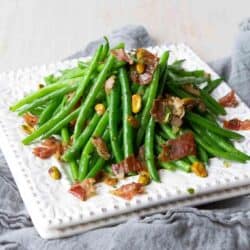 These Easy Green Beans with Prosciutto and Pistachios are a fantastic side dish for your holiday meal! 91 calories and 2 Weight Watchers Freestyle SP