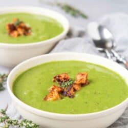 This Healthy Cauliflower Spinach Soup is the perfect solution for a light meal when you're craving something creamy (but dairy free) and comforting. Made with my favorite Zoup! Broth. 131 calories and 2 Weight Watchers Freestyle SP #zoupbroth