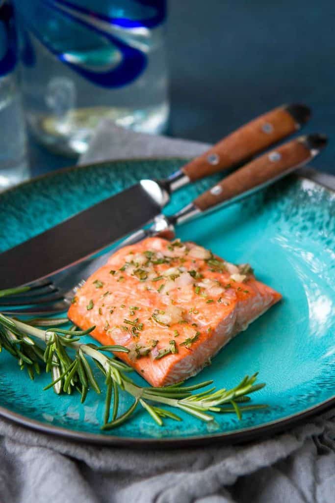 This healthy Broiled Rosemary Honey Salmon takes less than 15 minutes to make, which means that it’s ideal for busy weeknights! 243 calories and 2 Weight Watchers Freestyle SP