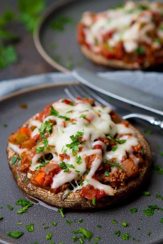 These Ragu Stuffed Portobello Mushrooms are a fantastic way to enjoy the taste of your favorite spaghetti meal while cutting back on carbs. 193 calories and 3 Weight Watchers Freestyle SP