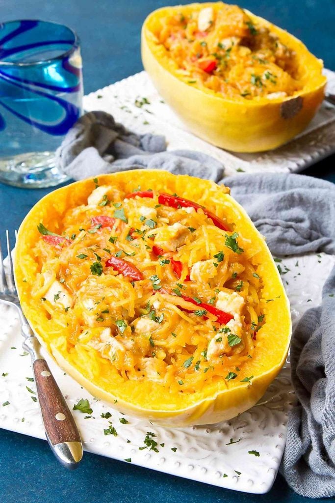This 30 minute Thai Chicken Spaghetti Squash is packed with flavor and nutrients! The perfect weeknight meal. 409 calories and 4 Weight Watchers Freestyle SP #dinner