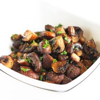Utterly addictive and easy to make! Roasted mushrooms with rosemary and garlic are fantastic on their own or on top of grilled steak or chicken. They are also the perfect mix-ins for salads or pasta dishes. 89 calories and 2 Weight Watchers SP | Oven | Recipes | Plant Based | Vegan | Oven healthy | Clean Eating | How to #roastmushrooms #roastedmushrooms #plantbased #vegansides #mushroomrecipes #smartpoints #weightwatchers #cleaneating