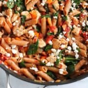One-pot pasta is the way to go on busy weeknights. Filled with chicken and spinach, this healthy dinner is always popular! 271 calories and 6 Weight Watchers Freestyle SP #pasta #cleaneating #onepot