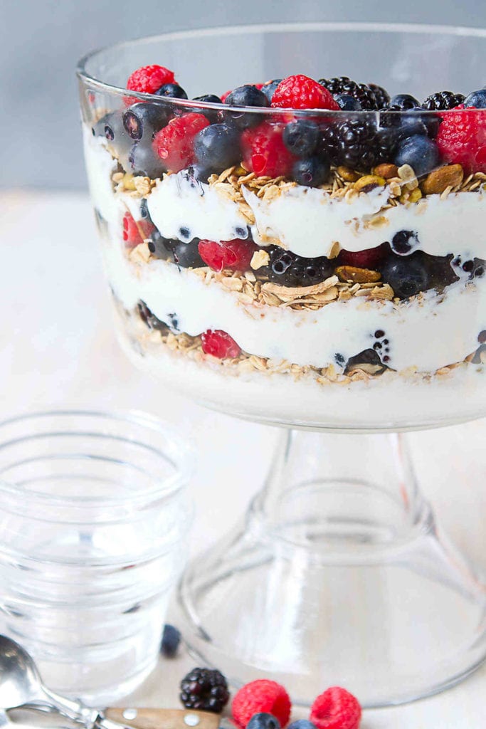 Layer homemade maple granola, fresh berries and spiced yogurt into a serving bowl for a beautiful breakfast trifle that is made for entertaining! 154 calories and 3 Weight Watchers Freestyle SP #entertaining #christmas #holidays #brunch