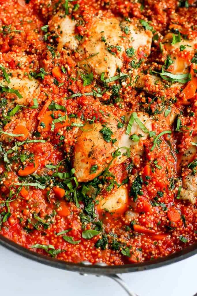 Made from staple pantry ingredients and a side of chicken, this easy and delicious One Pot Italian Chicken and Quinoa recipe is a lifesaver on a busy night. 264 calories and 5 Weight Watchers SP | Thighs | Healthy | Dinner | Recipes | Skillet #chickenrecipes #onepotmeal #weightwatchers #easydinners #onepotrecipes