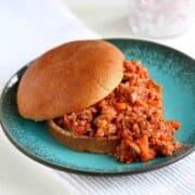 Kick up the flavor and healthy factor of Sloppy Joes with this healthy Sloppy Joe recipe. It's great for a last-minute weeknight meal. 264 calories and 3 Weight Watchers Freestyle SP #sloppyjoes #weightwatchers