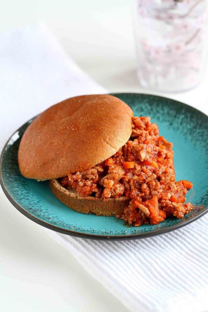 Kick up the flavor and healthy factor of Sloppy Joes with this healthy Sloppy Joe recipe. It's great for a last-minute weeknight meal. 264 calories and 3 Weight Watchers Freestyle SP #sloppyjoes #weightwatchers