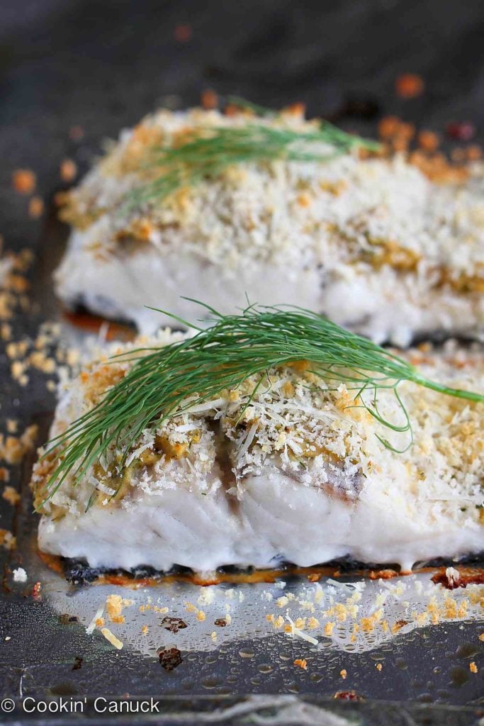 Baked fish is one of the easiest dinner recipes to prepare, and this hummus and breadcrumb-crusted version doesn't disappoint. 200 calories and 2 Weight Watchers Freestyle SP #dinner #recipe