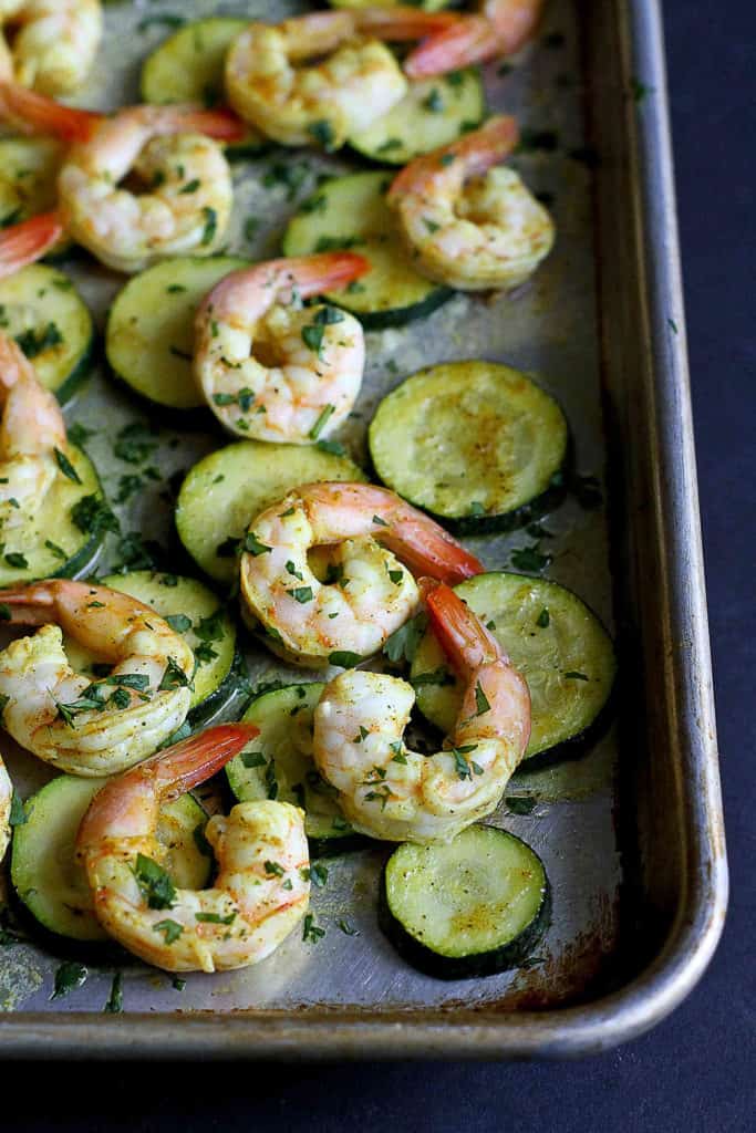 This healthy roasted curry shrimp and zucchini sheet pan meal is not only delicious, but it also comes together in less than 30 minutes. 172 calories and 2 Weight Watchers Freestyle SP #sheetpanmeal #shrimp #weightwatchers