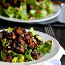 This easy salad recipe stars tender roasted mushrooms and romaine lettuce, tossed with a light balsamic vinaigrette. 98 calories and 4 Weight Watchers Freestyle SP #vegan #salad #weightwatchers
