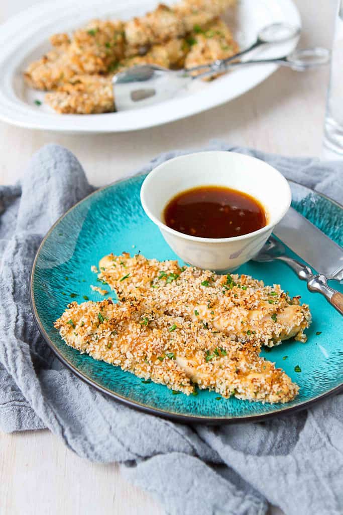 Baked chicken tenders get a flavor makeover with the addition of a homemade teriyaki sauce. Perfectly crispy, sweet and savory! 236 calories and 5 Weight Watchers Freestyle SP #30minutemeal #chickenrecipes #weightwatchers