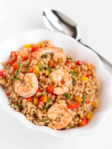 Work some whole grains into your lunch with this make-ahead toasted barley and shrimp salad recipe. It's healthy, tasty and packed with fiber! 236 calories and 5 Weight Watchers Freestyle SP #shrimprecipes #weightwatchers