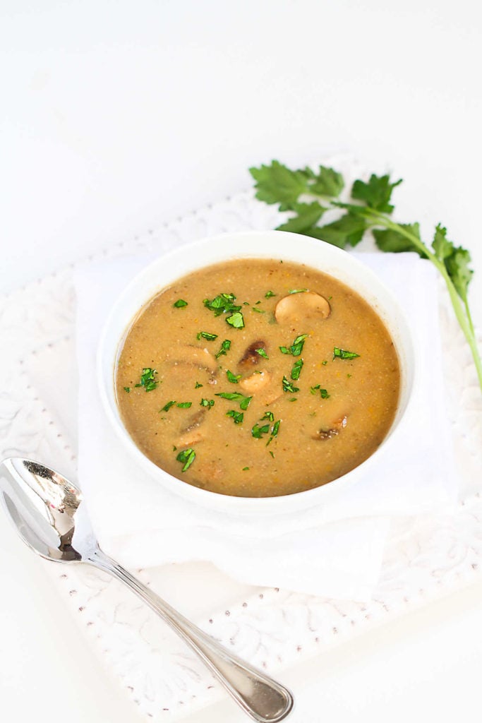 This vegan mushroom soup is perfectly creamy without a drop of cream. Easy and so tasty! 101 calories and 2 Weight Watchers Freestyle SP #dairyfree #souprecipes