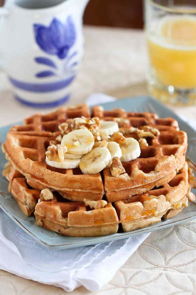 Give yourself a healthy and delicious breakfast boost with these whole wheat banana nut waffles. Perfect for weekend brunch! 160 calories and 4 Weight Watchers Freestyle SP #waffles #weightwatchers